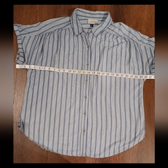 UNIVERSAL THREAD: Button-down Blue and White Striped Shirt - Picture 10 of 11